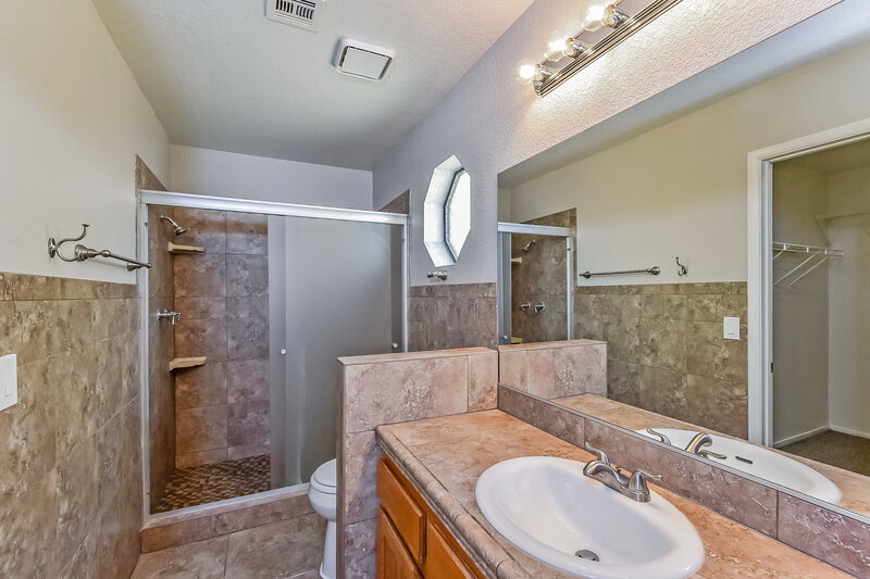 2,315/Mo, 2660 Storey Cir Henderson, NV 89074 Bathroom View 2