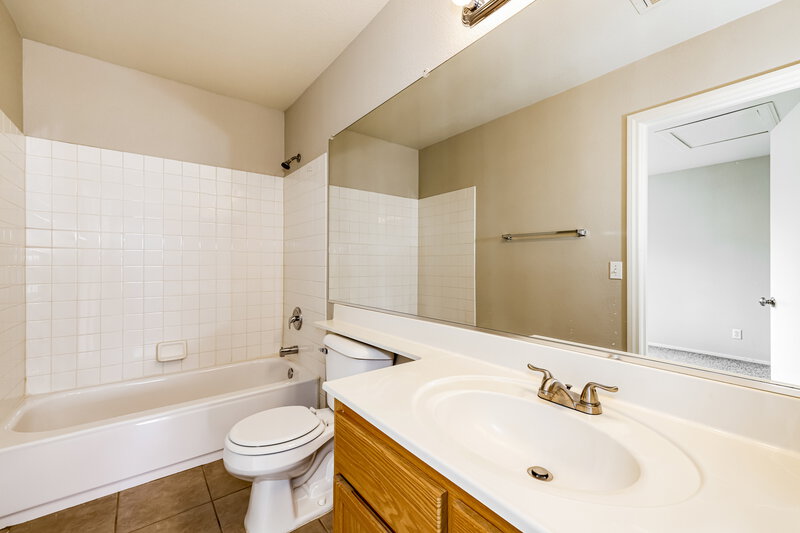 1,995/Mo, 1035 Sweeping Vine Ave Las Vegas, NV 89183 Bathroom View 2