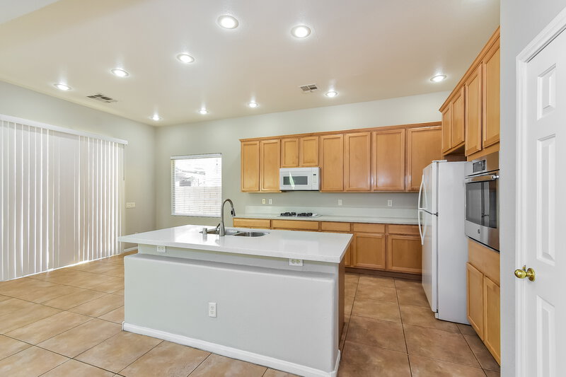 2,700/Mo, 10510 Eagle Nest St Las Vegas, NV 89141 Kitchen View