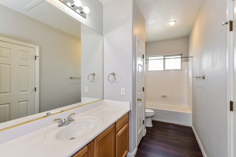2,700/Mo, 10510 Eagle Nest St Las Vegas, NV 89141 Bathroom View