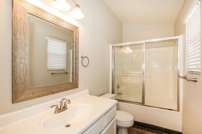 1,835/Mo, 2430 Inlet Beach Ct North Las Vegas, NV 89031 Main Bathroom View