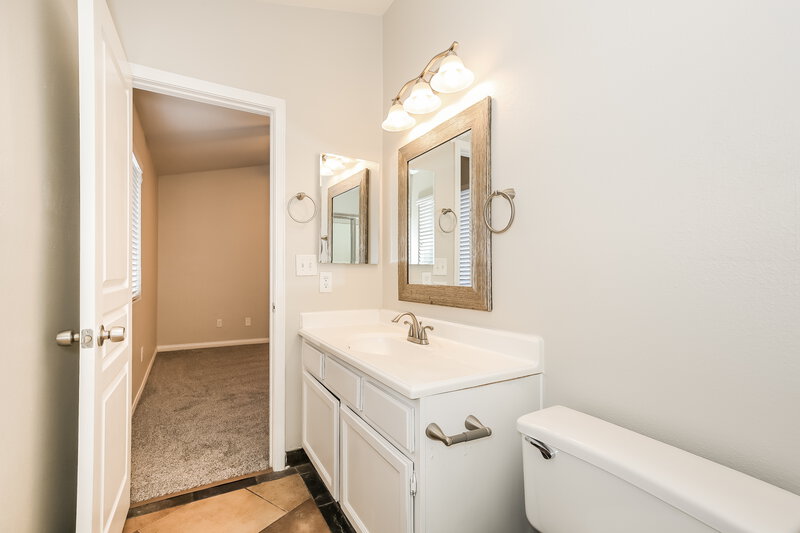 1,835/Mo, 2430 Inlet Beach Ct North Las Vegas, NV 89031 Main Bathroom View 2