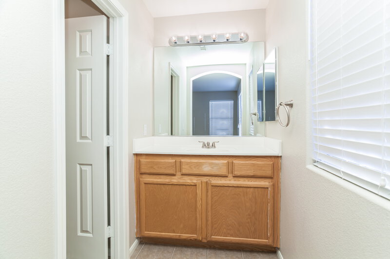 1,580/Mo, 9476 Grandview Spring Ave Las Vegas, NV 89166 Master Bathroom View 2