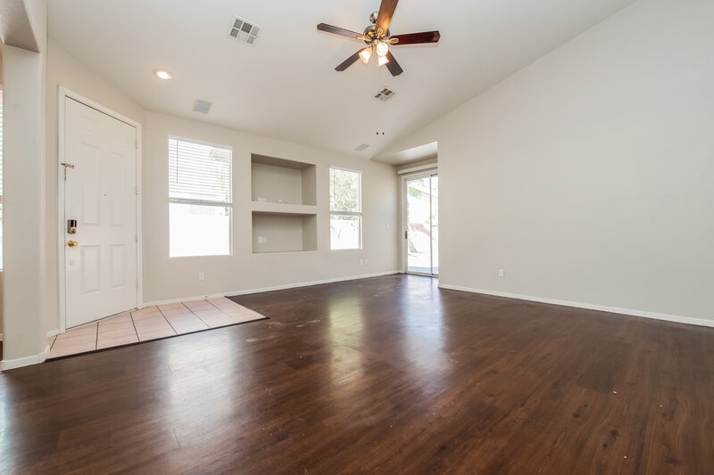 2,000/Mo, 2520 Bahama Point Ave North Las Vegas, NV 89031 Living Room View 2