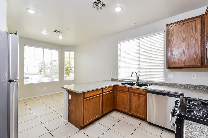 2,960/Mo, 2520 Bahama Point Ave North Las Vegas, NV 89031 Kitchen View