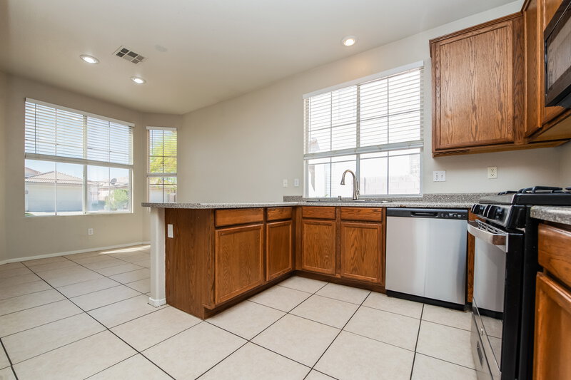 2,000/Mo, 2520 Bahama Point Ave North Las Vegas, NV 89031 Kitchen View
