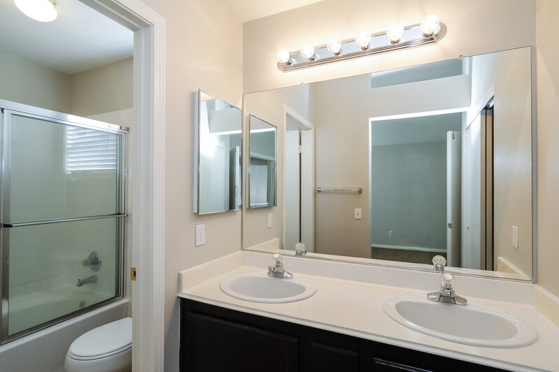 1,770/Mo, 4830 Via Maria Ct North Las Vegas, NV 89031 Master Bathroom View