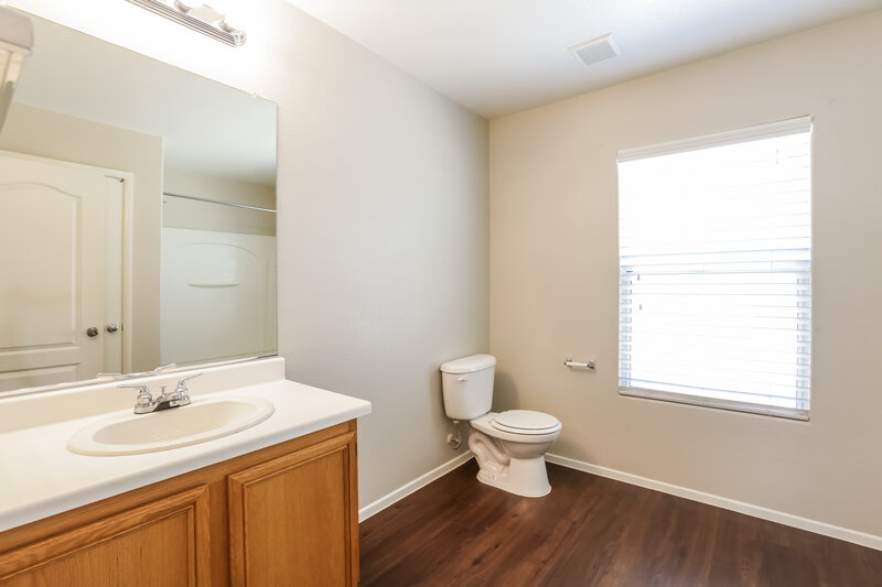 2,260/Mo, 8621 Palomino Ranch St Las Vegas, NV 89131 Main Bathroom View