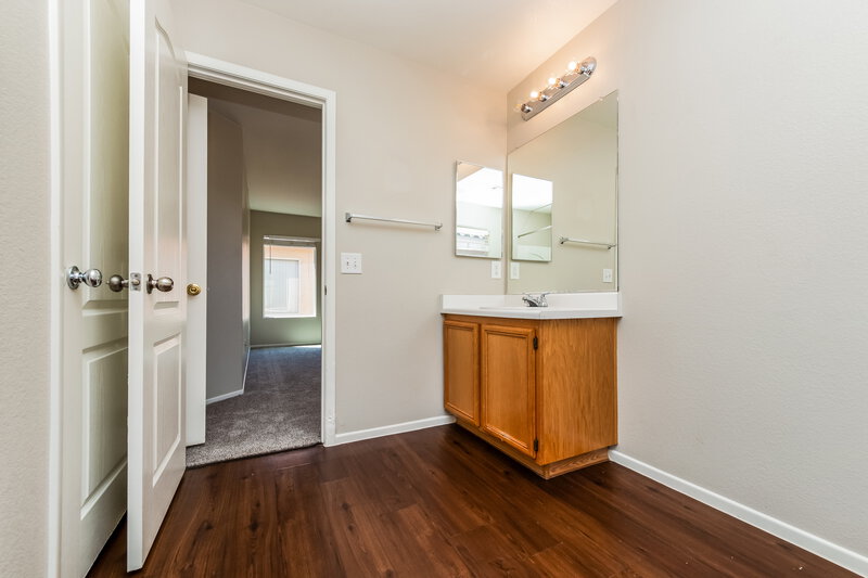 1,945/Mo, 8621 Palomino Ranch St Las Vegas, NV 89131 Main Bathroom View 2