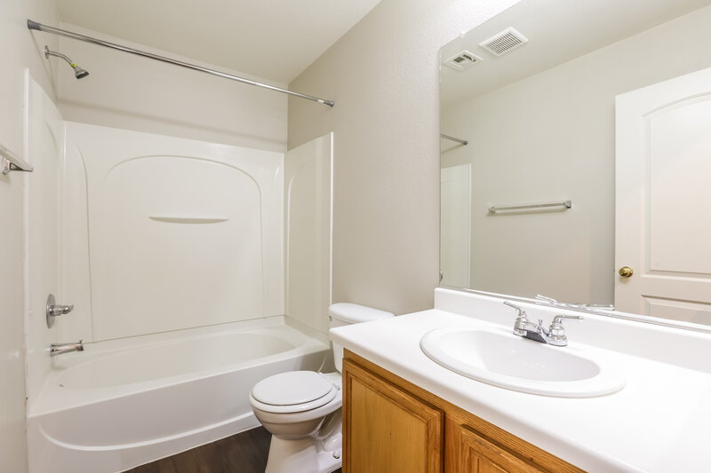 2,260/Mo, 8621 Palomino Ranch St Las Vegas, NV 89131 Bathroom View