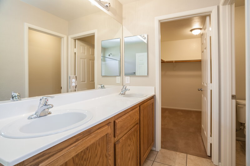1,965/Mo, 3640 Terneza Ave North Las Vegas, NV 89081 Master Bathroom View 2
