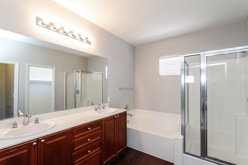 2,075/Mo, 3525 Simmering Sun Ct North Las Vegas, NV 89081 Master Bathroom View
