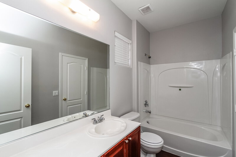 2,075/Mo, 3525 Simmering Sun Ct North Las Vegas, NV 89081 Bathroom View
