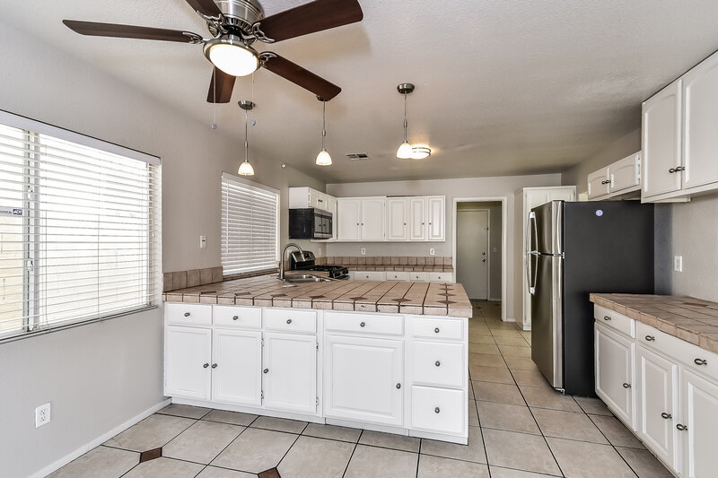 2,230/Mo, 4841 Villa Elisa Circle North Las Vegas, NV 89031 Kitchen View 3