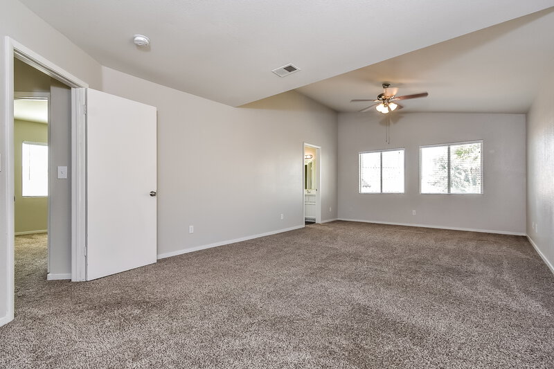 2,230/Mo, 4841 Villa Elisa Circle North Las Vegas, NV 89031 Main Bedroom View 2