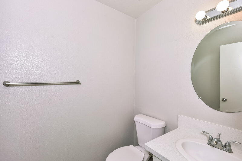 2,230/Mo, 4841 Villa Elisa Circle North Las Vegas, NV 89031 Bathroom View 2