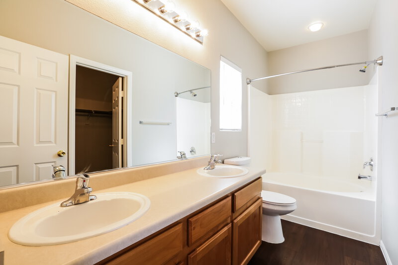 1,880/Mo, 6060 Leaping Foal St North Las Vegas, NV 89081 Main Bathroom View
