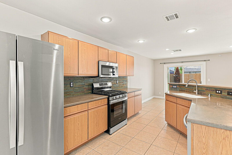 2,225/Mo, 733 Red Bark Ln Henderson, NV 89011 Kitchen View