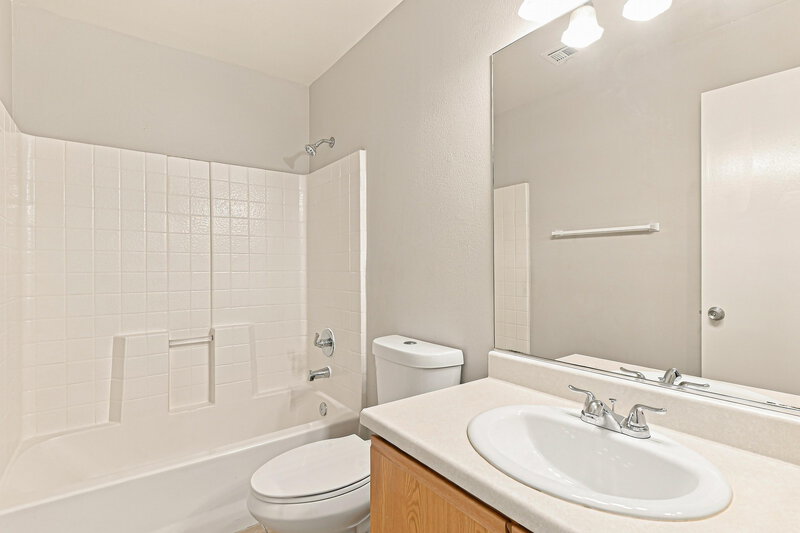 2,225/Mo, 733 Red Bark Ln Henderson, NV 89011 Bathroom View