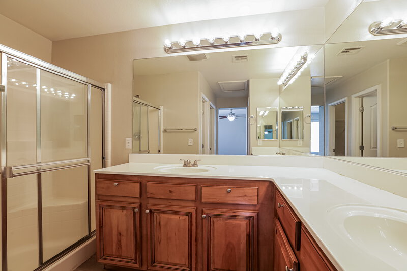 1,950/Mo, 8964 Candice Creek Ct Las Vegas, NV 89149 Main Bathroom View