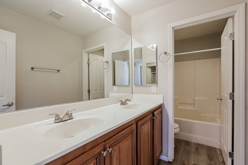 1,950/Mo, 8964 Candice Creek Ct Las Vegas, NV 89149 Bathroom View