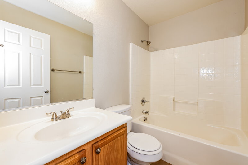 2,140/Mo, 1040 Valetta Flat Ave Las Vegas, NV 89183 Bathroom View