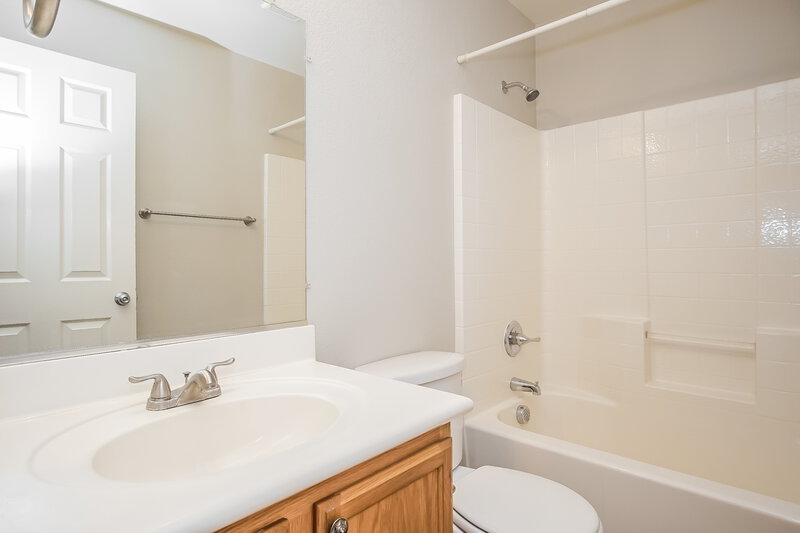 3,330/Mo, 1040 Valetta Flat Ave Las Vegas, NV 89183 Bathroom View 2