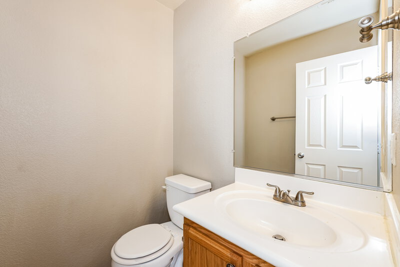 2,140/Mo, 1040 Valetta Flat Ave Las Vegas, NV 89183 Bathroom View 2