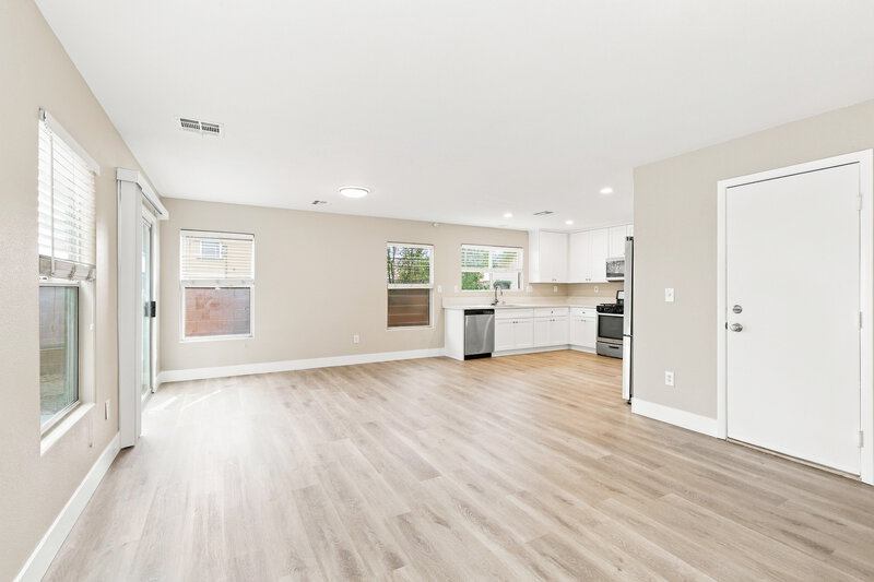 1,825/Mo, 4268 Perfect Drift St Las Vegas, NV 89129 Living Room View