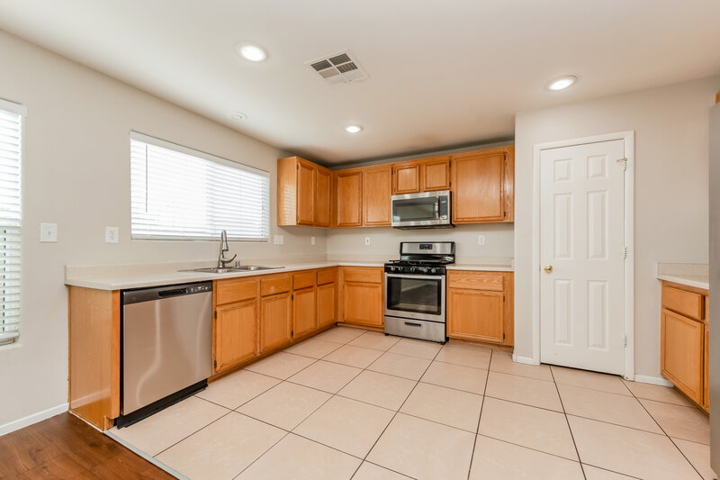 0/Mo, 4268 Perfect Drift St Las Vegas, NV 89129 Kitchen View
