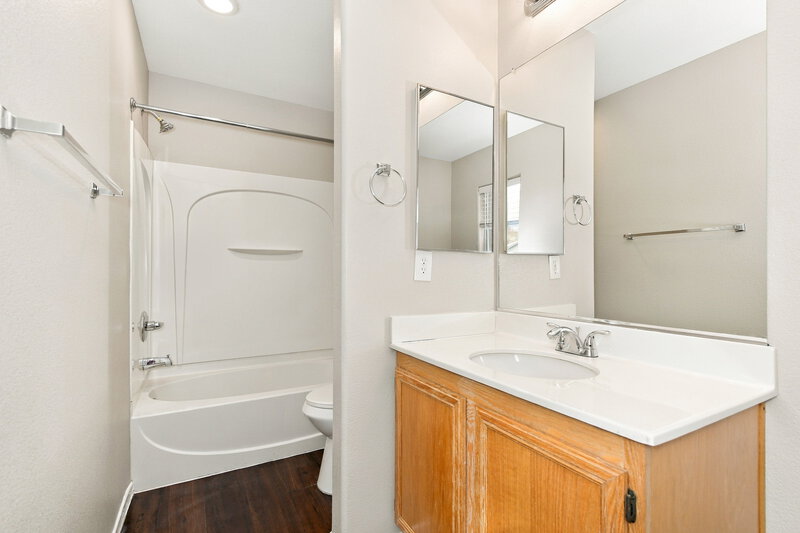 1,825/Mo, 4268 Perfect Drift St Las Vegas, NV 89129 Bathroom View 2
