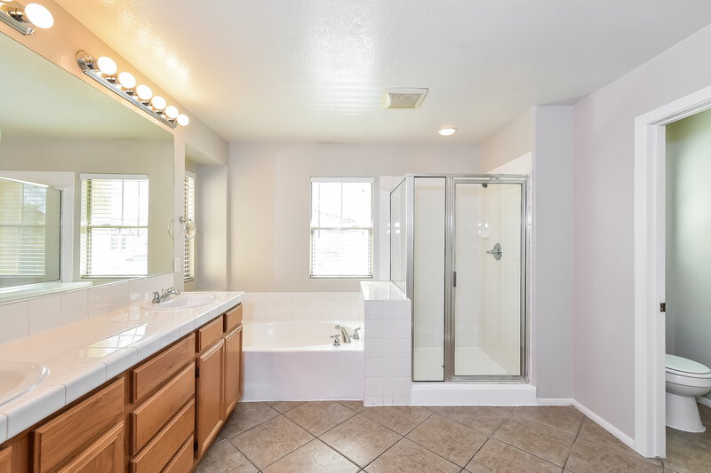 2,010/Mo, 1934 Silver Crest Ct. North Las Vegas, NV 89031 Main Bathroom View