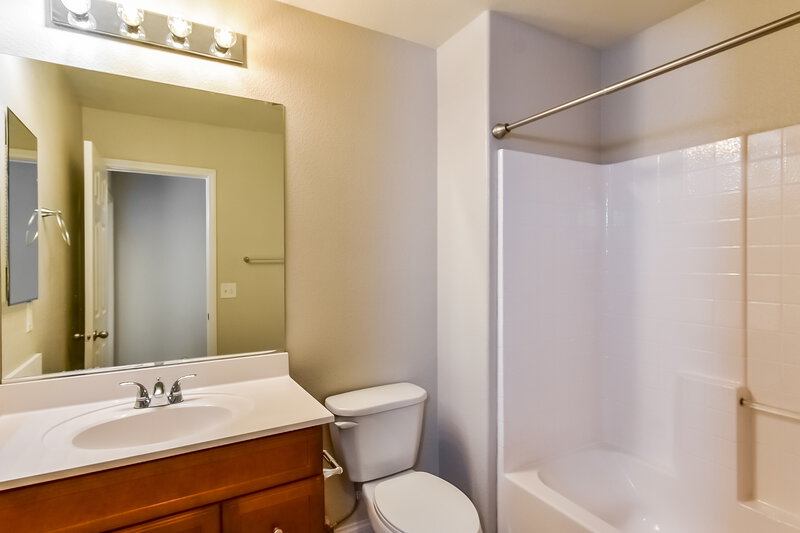 2,105/Mo, 10607 Seasonable Dr Las Vegas, NV 89129 Bathroom View 2