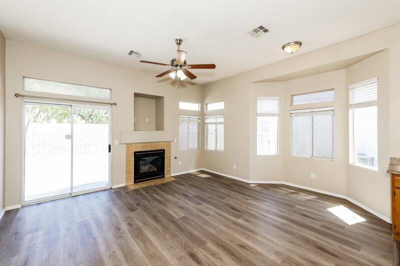 1,900/Mo, 2310 Panther Pl North Las Vegas, NV 89031 Living Room View 2