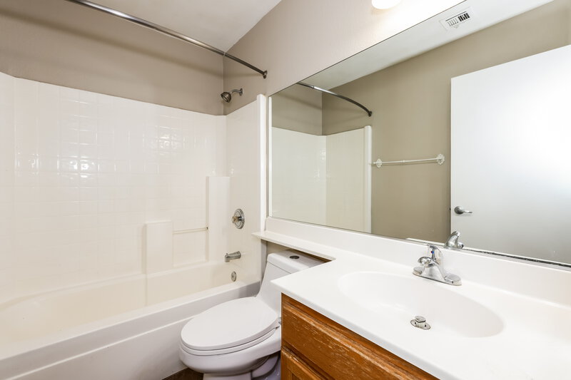 1,900/Mo, 2310 Panther Pl North Las Vegas, NV 89031 Bathroom View