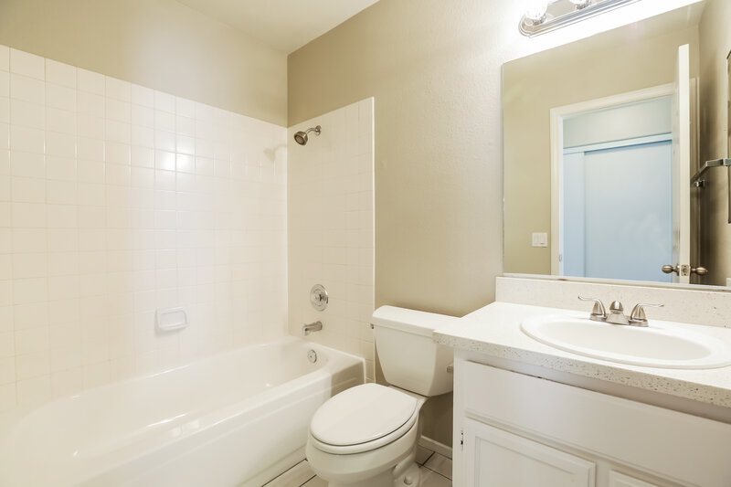 2,015/Mo, 5021 Drummond Rd Las Vegas, NV 89130 Bathroom View