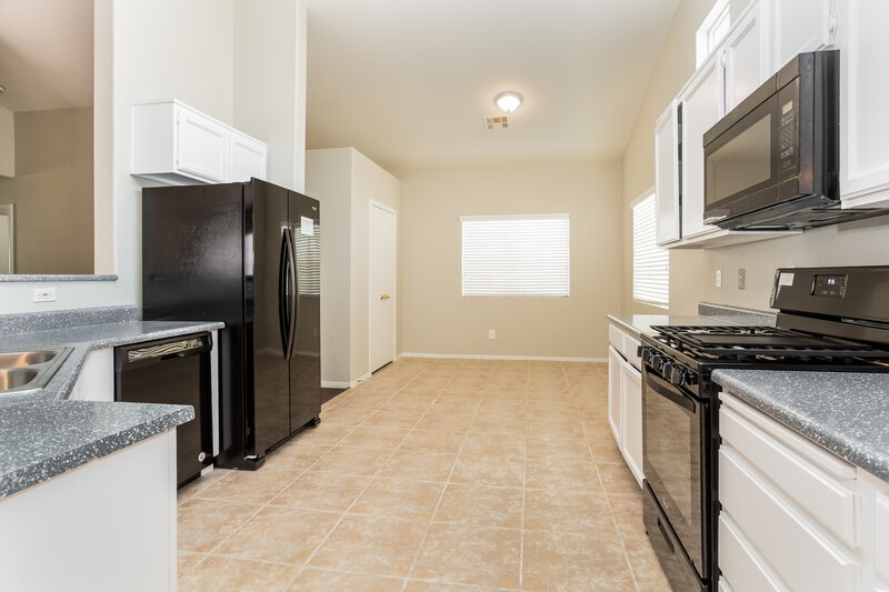 2,175/Mo, 2716 Fern Forest Ct North Las Vegas, NV 89031 Kitchen View