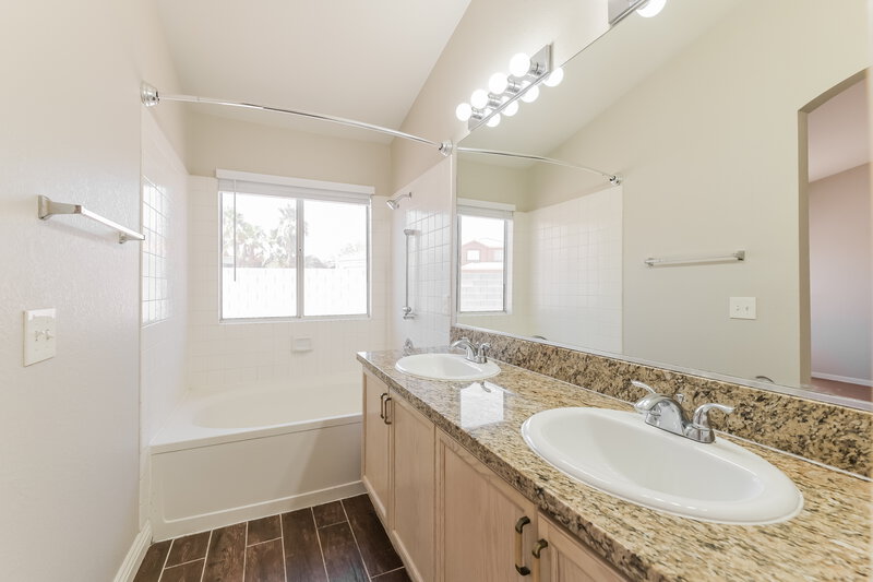 1,750/Mo, 1908 Casa Verde North Las Vegas, NV 89031 Main Bathroom View