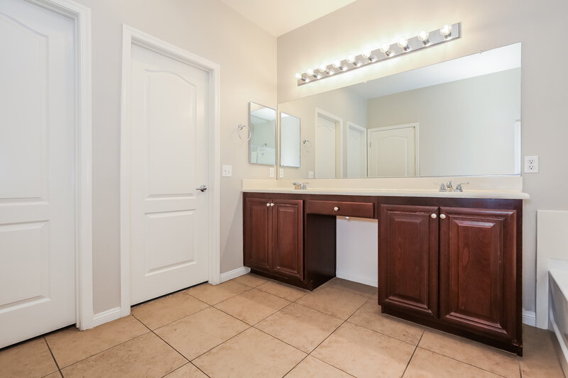 3,130/Mo, 5813 Black Sand Beach St North Las Vegas, NV 89081 Main Bathroom View