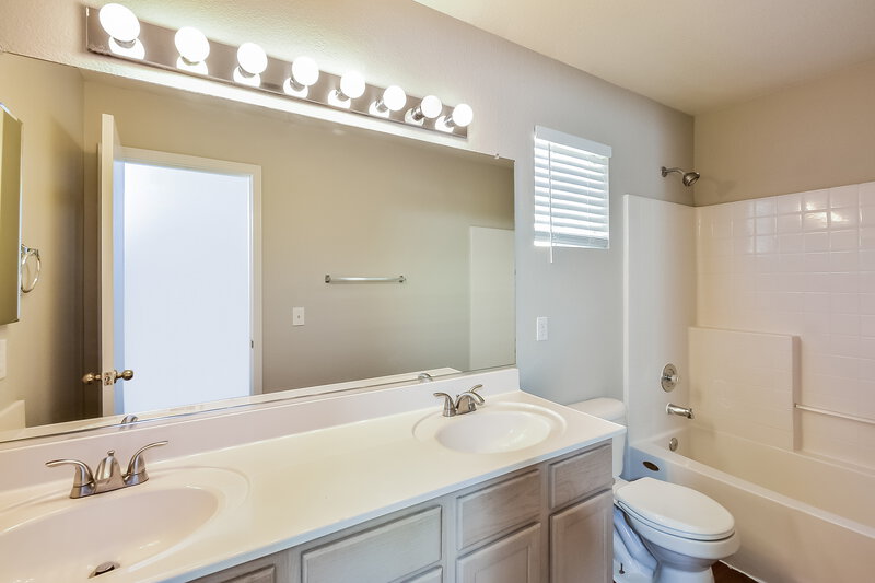 2,165/Mo, 2501 Lady Elizabeth Ct North Las Vegas, NV 89031 Bathroom View 2