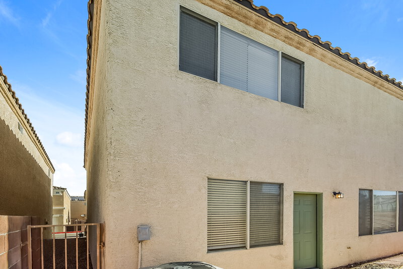 2,165/Mo, 2501 Lady Elizabeth Ct North Las Vegas, NV 89031 Rear View 2