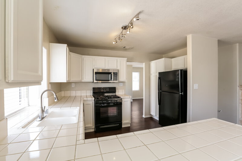 2,020/Mo, 1812 La Villa Drive North Las Vegas, NV 89031 Kitchen View