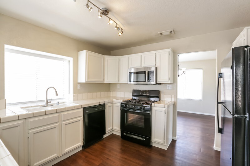 2,020/Mo, 1812 La Villa Drive North Las Vegas, NV 89031 Kitchen View 2
