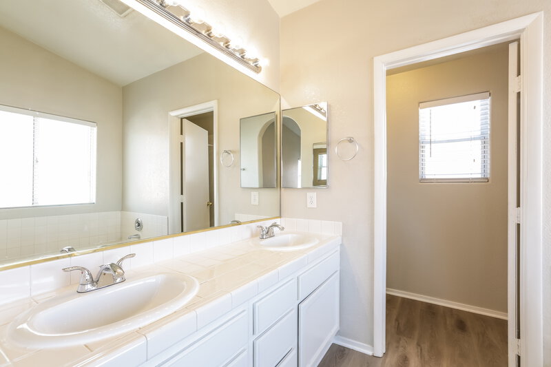 2,020/Mo, 1812 La Villa Drive North Las Vegas, NV 89031 Main Bathroom View