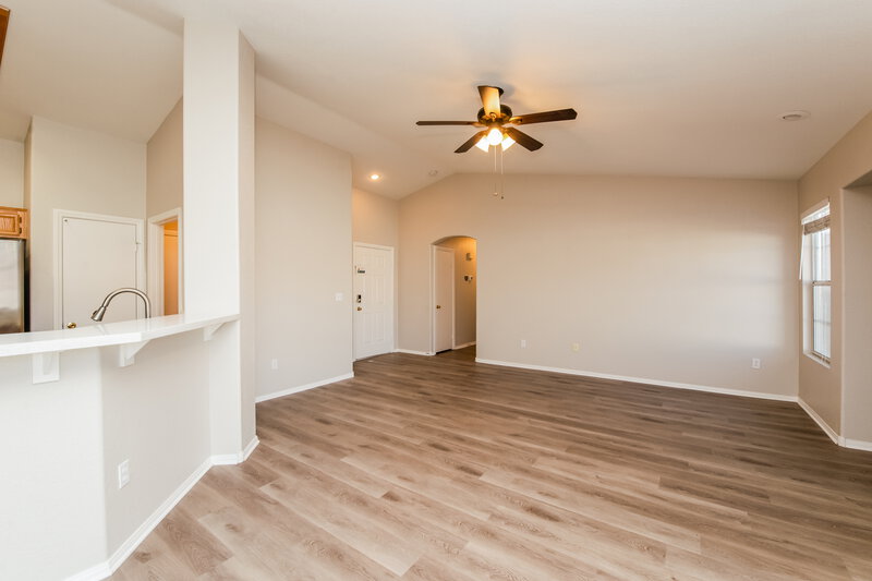 2,730/Mo, 18 Quailbush Dr North Las Vegas, NV 89031 Living Room View 3