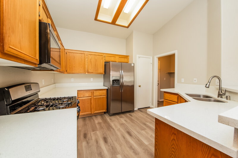 2,730/Mo, 18 Quailbush Dr North Las Vegas, NV 89031 Kitchen View