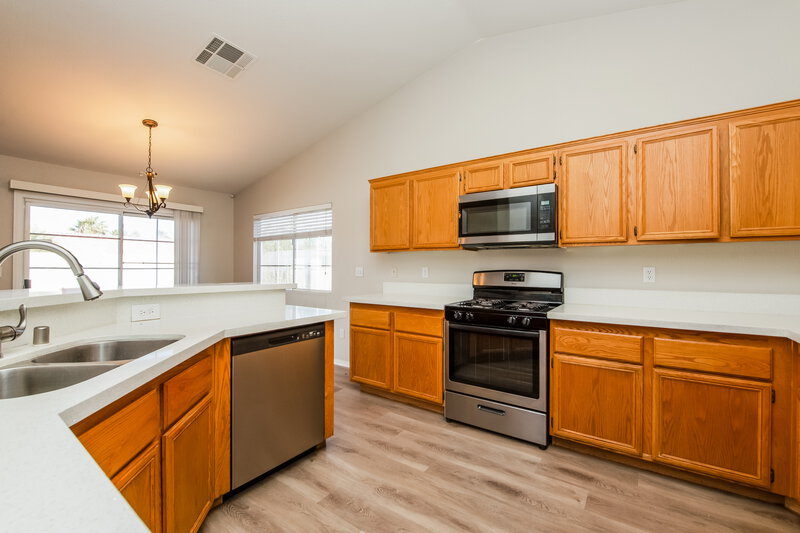 2,730/Mo, 18 Quailbush Dr North Las Vegas, NV 89031 Kitchen View 2