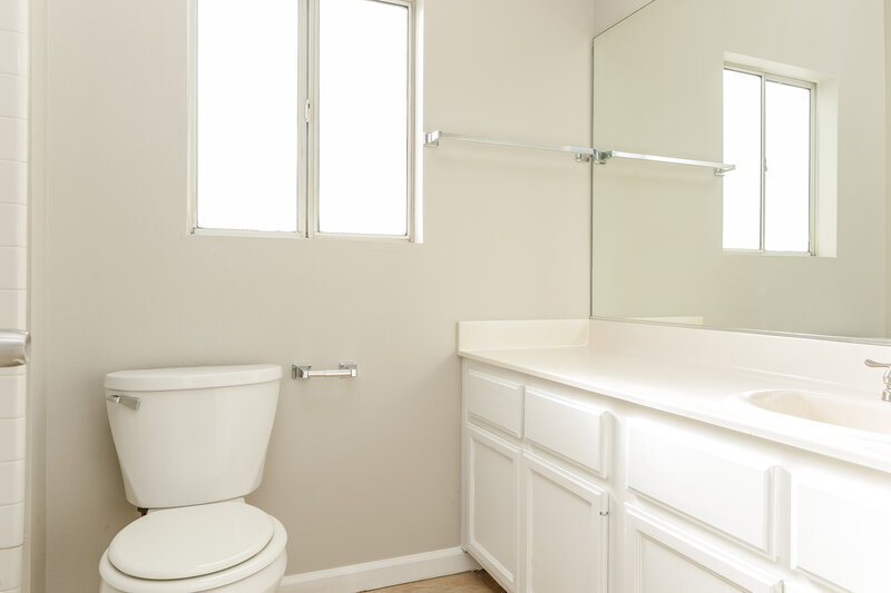 2,720/Mo, 8931 Green Jade Dr Las Vegas, NV 89129 Main Bathroom View