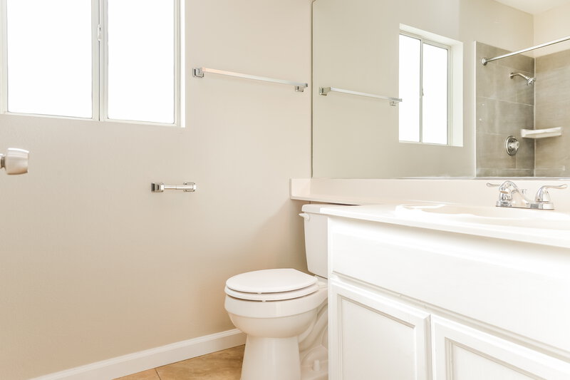 2,720/Mo, 8931 Green Jade Dr Las Vegas, NV 89129 Bathroom View