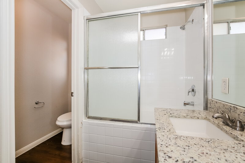 2,025/Mo, 3110 DeVinci Ct North Las Vegas, NV 89031 Main Bathroom View 2